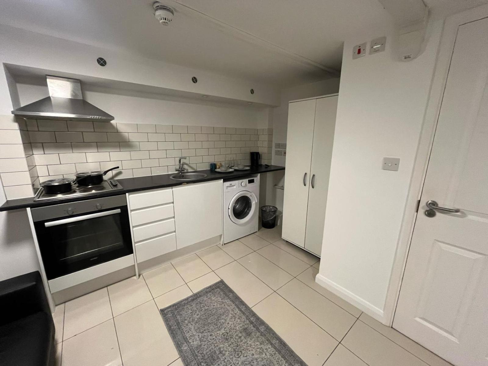 Modern Studios Queenspark Лондон Номер фото