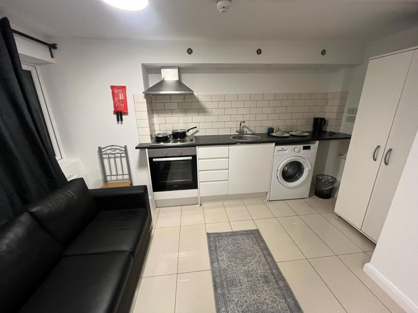Modern Studios Queenspark Лондон Номер фото